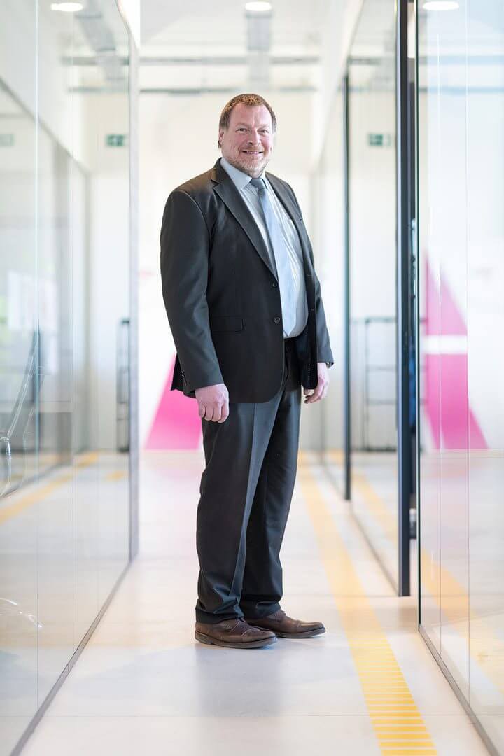 CEO Johan Schoups lächelnd